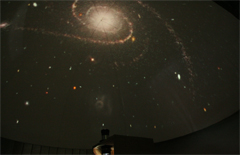 Galaxie - proiectie de film pe cupola