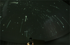 Meteori - proiectie de film pe cupola